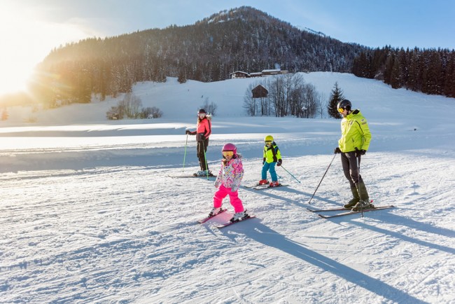 Familie beim Skifahren © Bernhard R. Moser Photography - TVB St.Martin